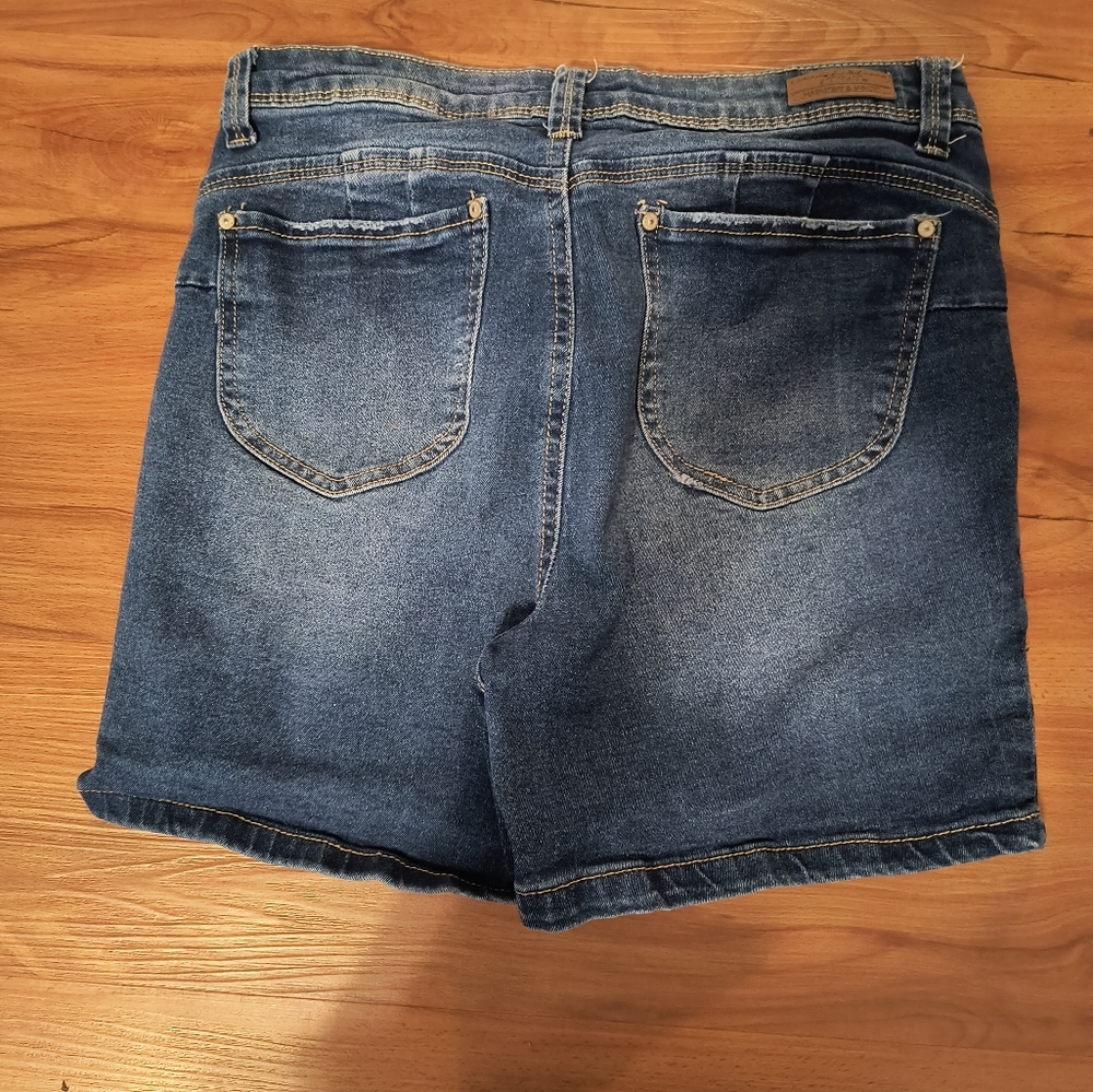 Woman's shorts